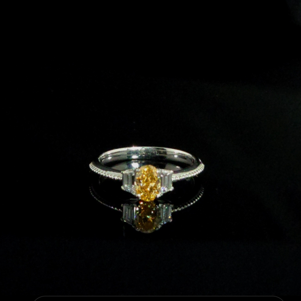 實驗室黃彩鑽橢圓形女戒 