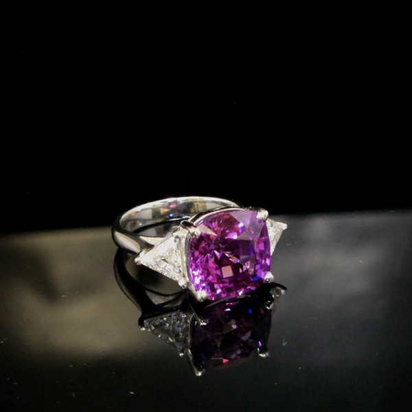 實驗室紫色剛玉枕形9克拉 